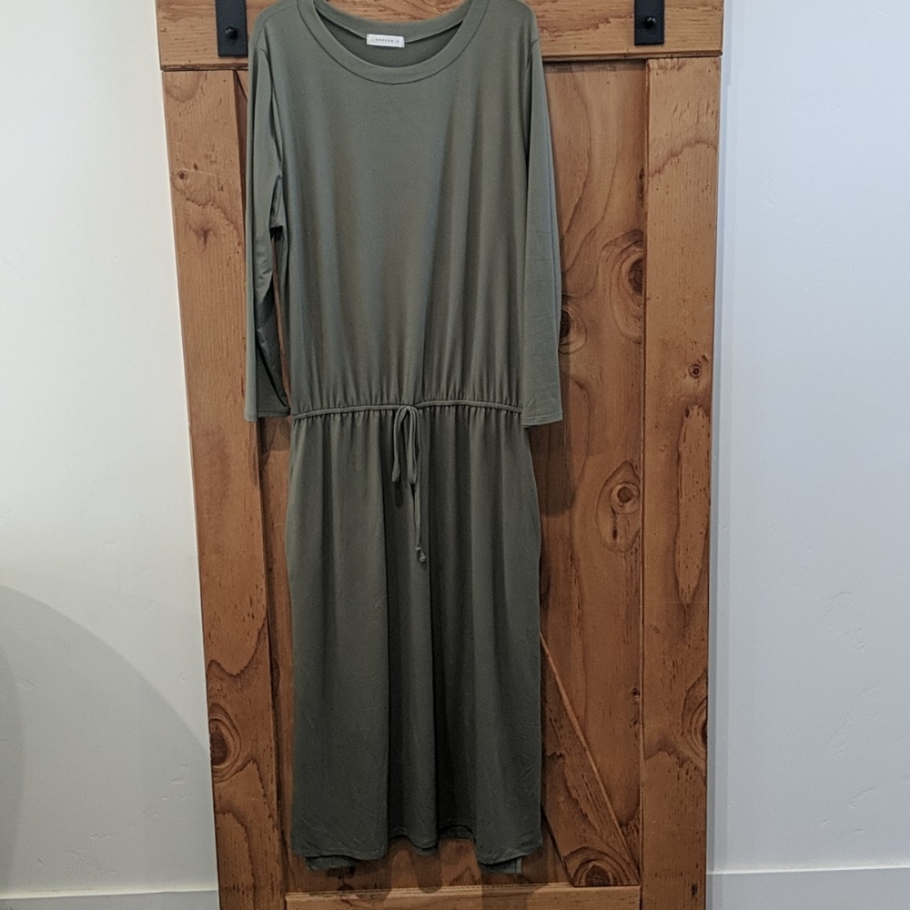 Olive Reborn J midi dress
